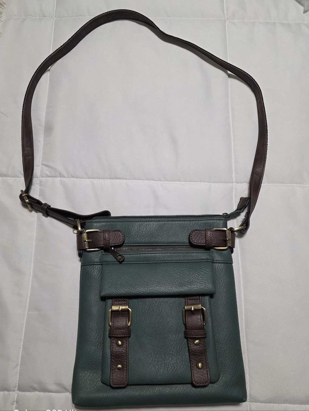 JESSIE & JAMES 2 Toned Belt Concealed Carry Crossbody Bag with Lock and Key